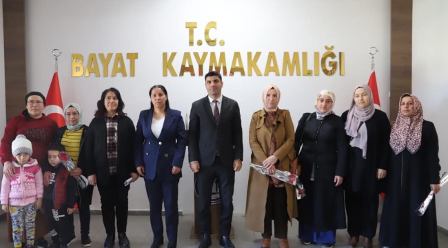 Bayat'ta Kilim Dokuyan Kadınlara Nazik Hediye