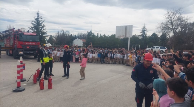 Bolvadin Alkasan Ortaokulu’nda Yangın ve Tahliye Tatbikatı Gerçekleştirildi