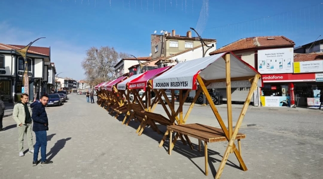 Bolvadin Çarşı Merkezinde Ramazan Ayı İçin Satış Standları Kuruluyor