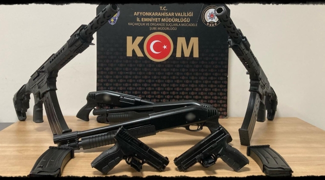 Bolvadin'de Araç Durdurmuşlardı! Resmen Cephanelik Çıktı