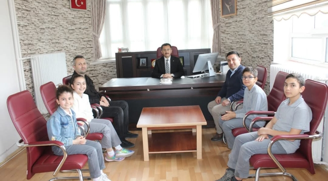 Bolvadin'de Minik Kalemler 18 Mart Dergisi Çıkarttı