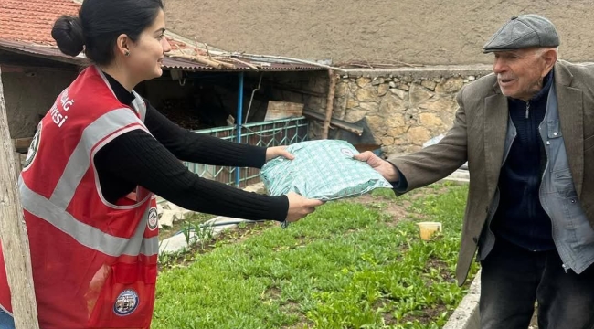 Emirdağ’da Kadir Gecesi’nde Gençlerden Anlamlı Ziyaret