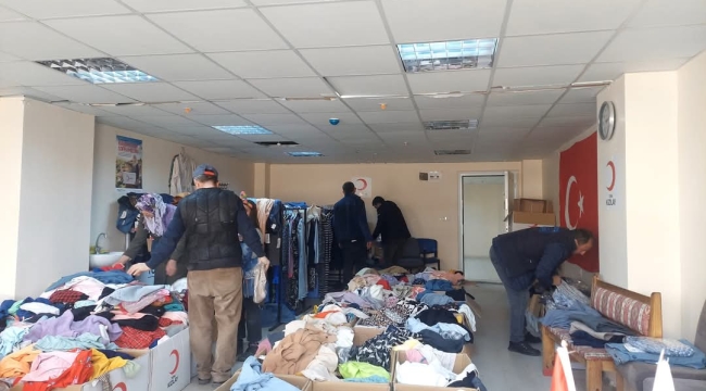 Şuhut Kızılay’dan Bayram Öncesi Anlamlı Yardım: İhtiyaç Sahiplerine Kıyafet Desteği