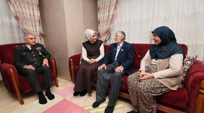 Vali Yiğitbaşı 53 Yıllık Evli Gazi Koçak'ı Ziyaret Etti