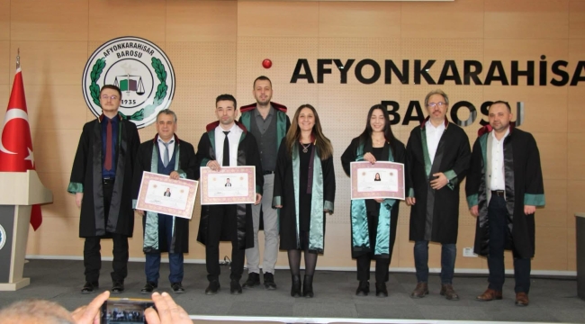 Afyonkarahisar Barosu’nda Yemin ve Ruhsat Töreni Düzenlendi