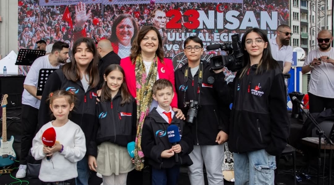 Afyonkarahisar Belediyesi 23 Nisan Kutlamalarında İkilem Konseri Verdi