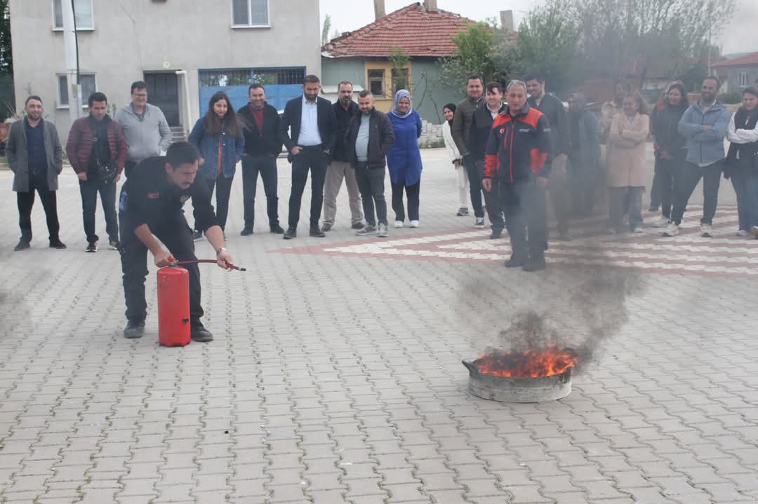 Çobanlar İlçesinde Çarşı Merkezinde Bakın Neden Ateş Yaktılar?