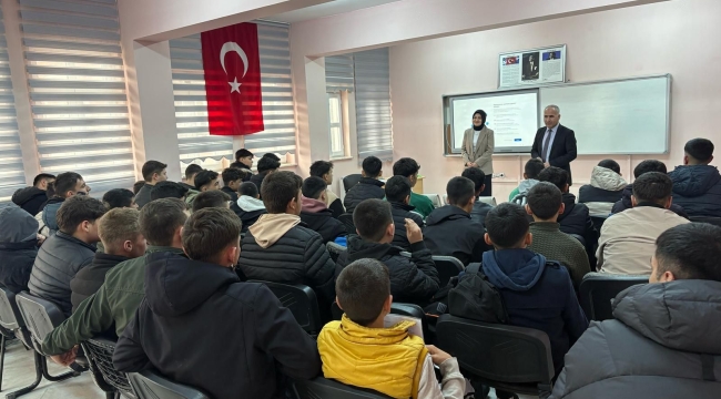 Gençlerle Hukukun Kalbinde Buluşma: Avukat Mısra Seray Külhancı, Bolvadinli Öğrencilerle Hukuku Konuştu