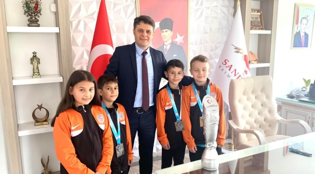Sandıklı'da Karate Rüzgarı: Minik Sporculardan Büyük Başarı