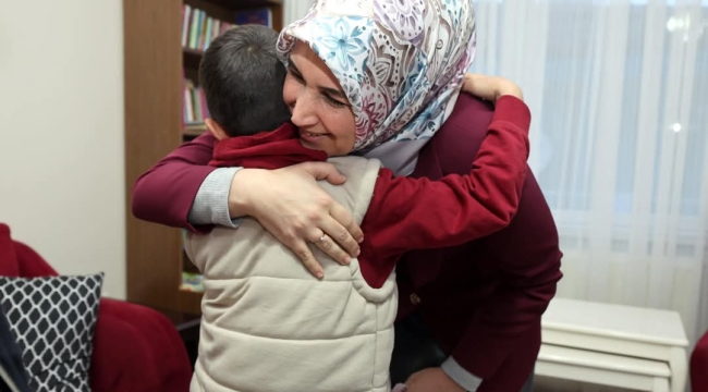 Vali Kübra Güran Yiğitbaşı'ndan Anlamlı Ziyaret: "Devletimizin Şefkati Daima Üzerlerinde Olacak"