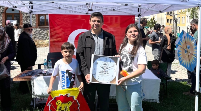 Afyonkarahisar'da Rengârenk Uçurtma Şenliği