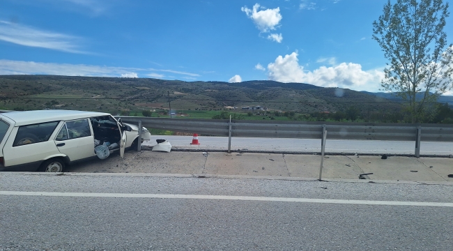 Afyonkarahisar-Konya Karayolunda Trafik Kazası: 2 Kişi Hafif Yaralandı