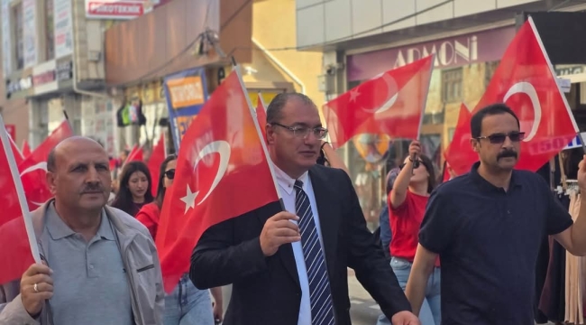 Bolvadin’de Bir İlk: Gençlik Yürüyüşü 19 Mayıs Coşkusunu Sokağa Taşıdı