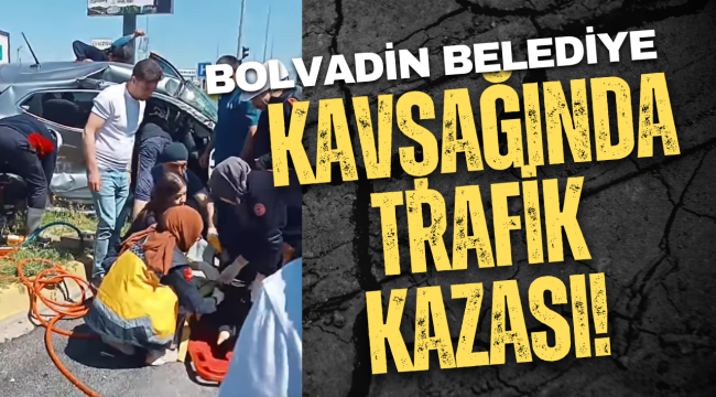 Bolvadin'de Feci Kaza: Bolvadin Kavşağında Araç Hurdaya Döndü