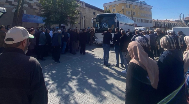 Bolvadin’de Hacı Adayları Dualarla Kutsal Topraklara Uğurlandı