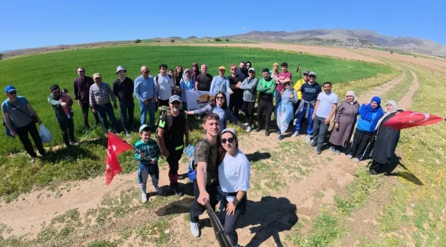 Bolvadin’de Hıdırellez Coşkusu Doğayla Buluştu: 43 Kişilik Ekip 21 Kilometre Yürüdü