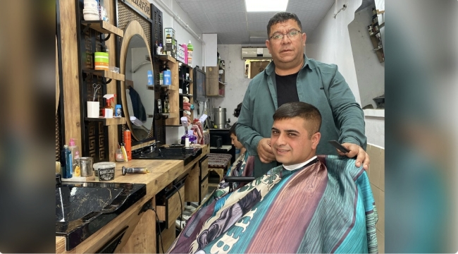 Bolvadin’de Kuaför Adem Güçlü, İşçileri Ücretsiz Tıraş Etti
