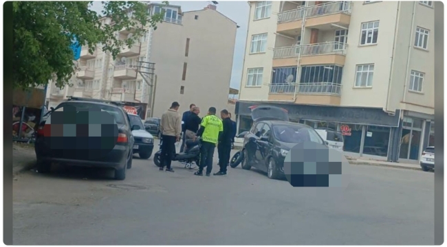 Bolvadin’de Yine Aynı Noktada Motor Kazası: PTT Önünde Maddi Hasarlı Çarpışma