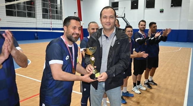 Çay’da Filede Nefes Kesen Mücadele: Şampiyon Okul Oldu!