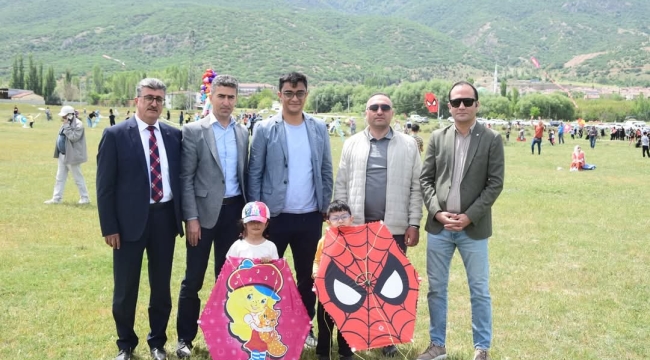 Çay'da Uçurtma Şenliği Renkli Görüntülere Sahne Oldu