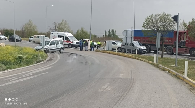 Çay İlçesi Ali Kaleli Kavşağında Trafik Kazası