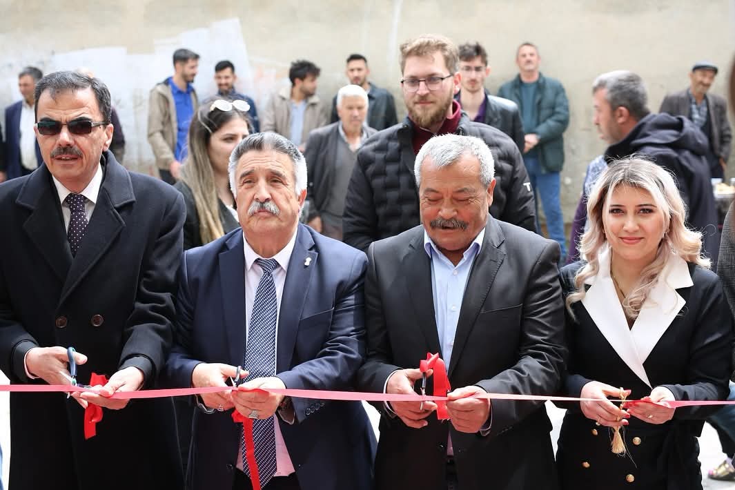 Çay İlçesinde Yeni Bir Girişim: Nazlı Nur Kuaför Hizmete Açıldı