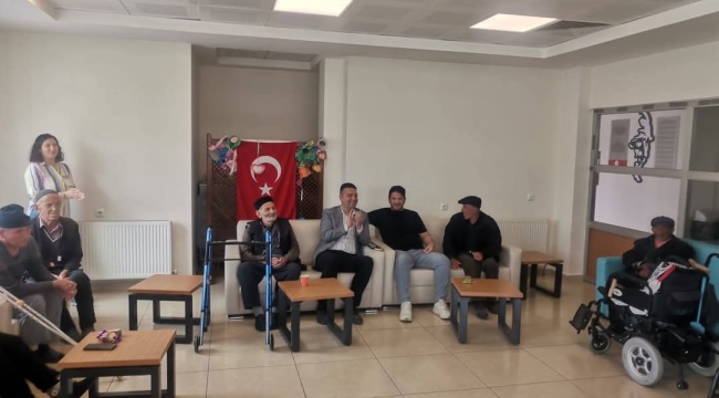 Emirdağ’da "Mutluluk Kervanı": Huzurevinde Sanatla Dolu Duygu Yüklü Anlar