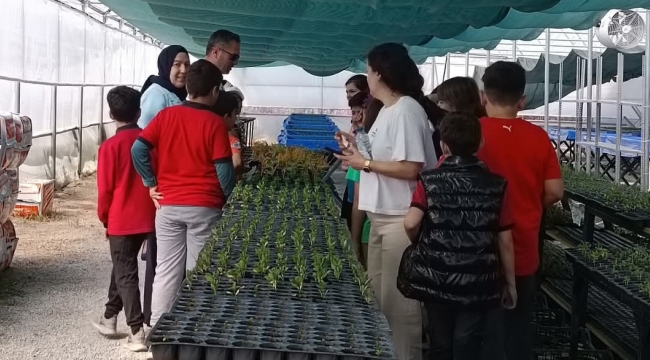 Emirdağlı Çocuklar Serada Doğayla Buluştu