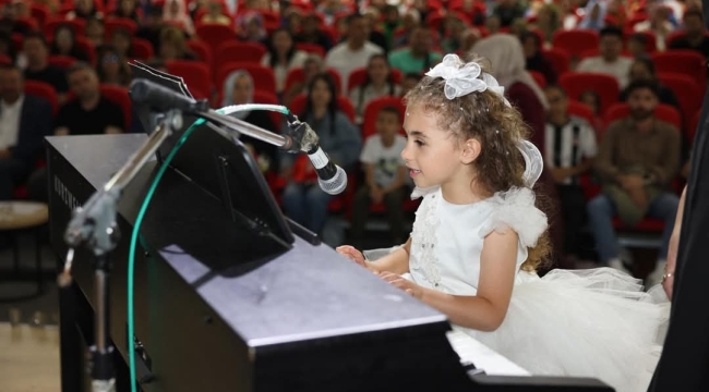 Sandıklı’da Sanat Rüzgârı: “Melodiden Başarıya” Festivali Genç Yetenekleri Sahneyle Buluşturdu!