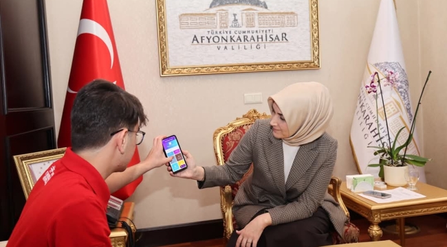 Vali Yiğitbaşı'ndna Karahisar Rehberi Projesine Destek