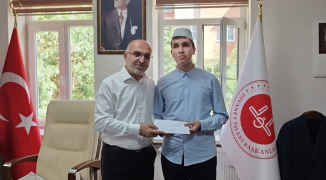 Afyonkarahisar'da Görmese de Kuran Sevdası Hafızlığa Başlattı