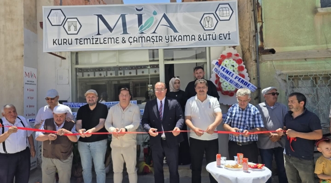 Bolvadin’de MİA Kuru Temizleme Açıldı: Protokol Üyeleri Yeni İşletmenin Açılışında Bir Araya Geldi