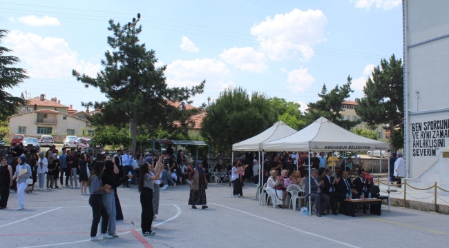 Bolvadin İlçesinde Aileleri İle Birlikte Mezun Oldular