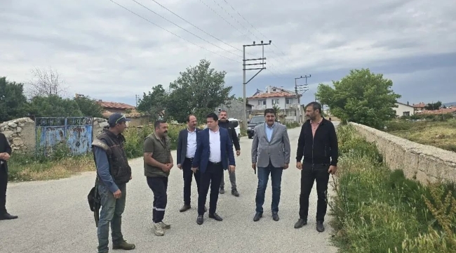 Bolvadin İlçesinde Mezar Bakımları Devam Ediyor