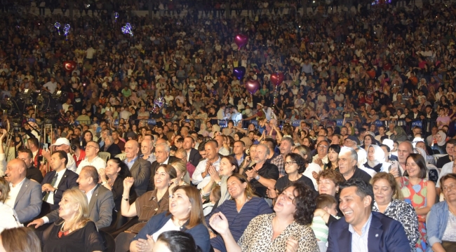 Çay İlçesinde Vişne ve Eber Sarısı Festivali’nde Yıldızlar Geçidi!