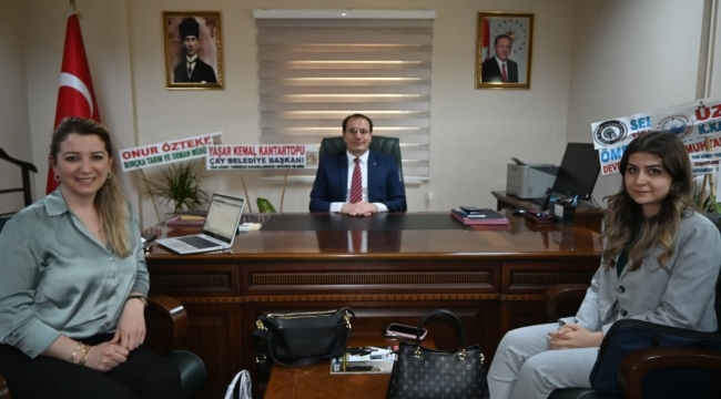 Çay İlçesinde Yeni Kaymakama Hayırlı Olsun Diyorlar