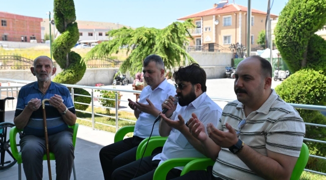 Emirdağ'da Huzurevi'ne Özel Gittiler Aşure İle Mutlu Ettiler
