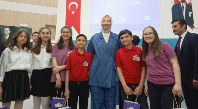 Vali Yiğitbaşı Bolvadinliler İçin Böyle Söyledi: Zirvedeki Öğrencilerimizi Tebrik Ediyorum