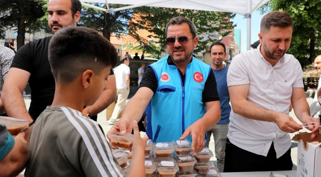 Afyonkarahisar'da 4000 Kişiye Aşure İkramında Bulundular