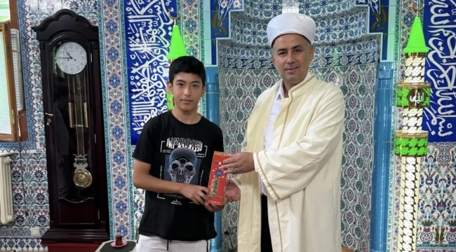 Bolvadin’de Müftü Yaz Kurslarını Hediyelerle Başlattı