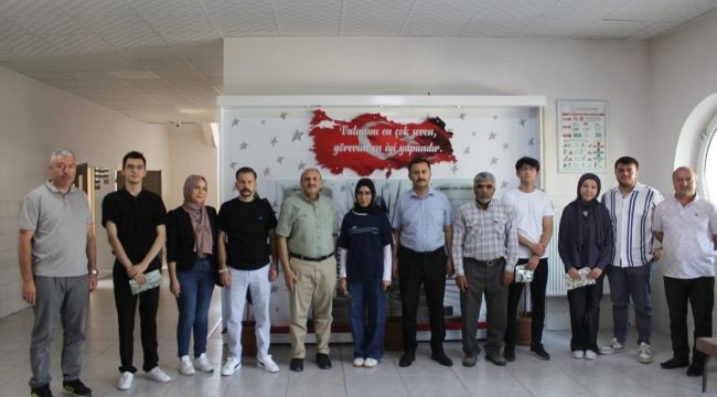 Bolvadin'de YKS Şampiyonları Özçal Tarafından Ödüllendirildi