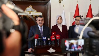 Bakan Tekin Afyonkarahisar Valisi Yiğitbaşı'nı Övdü