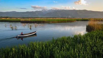 Toplantı Sürüyor Eber Gölü Küçülüyor