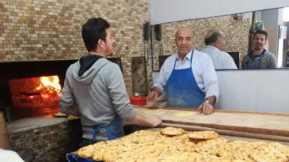 Bolvadin'de 3 Kuşak Pideciliğin Ustası Adnan Leblebici