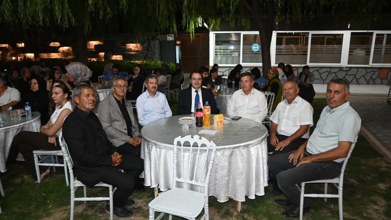 Çay Kaymakamı Türker Genç Çifte Mutluluklar Diledi