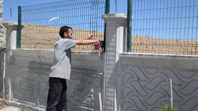 Emirdağ'da Çit Tel İle Kabirler Korunmaya Başladı