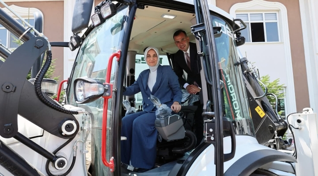 Afyon’da 15 Hizmet Aracı Törenle Teslim Edildi