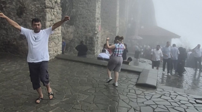 Bolvadinli Özdoğan Manastır'ın Önünde Harmandalı Oynadı