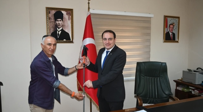 Çay Kaymakamı Türker'e Anlamı Hediye