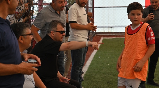 Emirdağ İlçesinde Başkan Koyuncu Halı Çocuklara Halı Sahada Buluştu